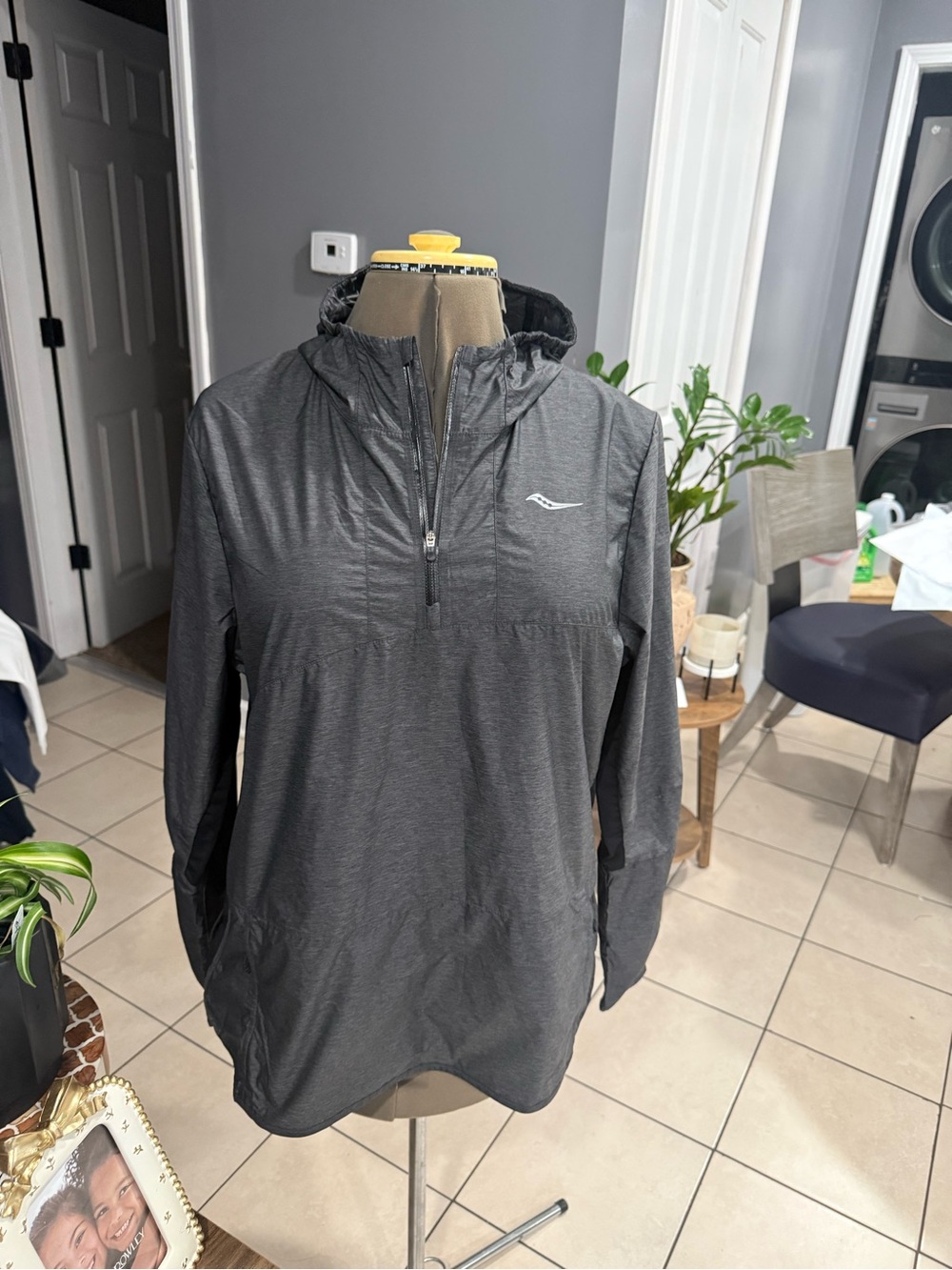 Saucony Women's Dark Gray Hooded Half-Zip Windbreaker